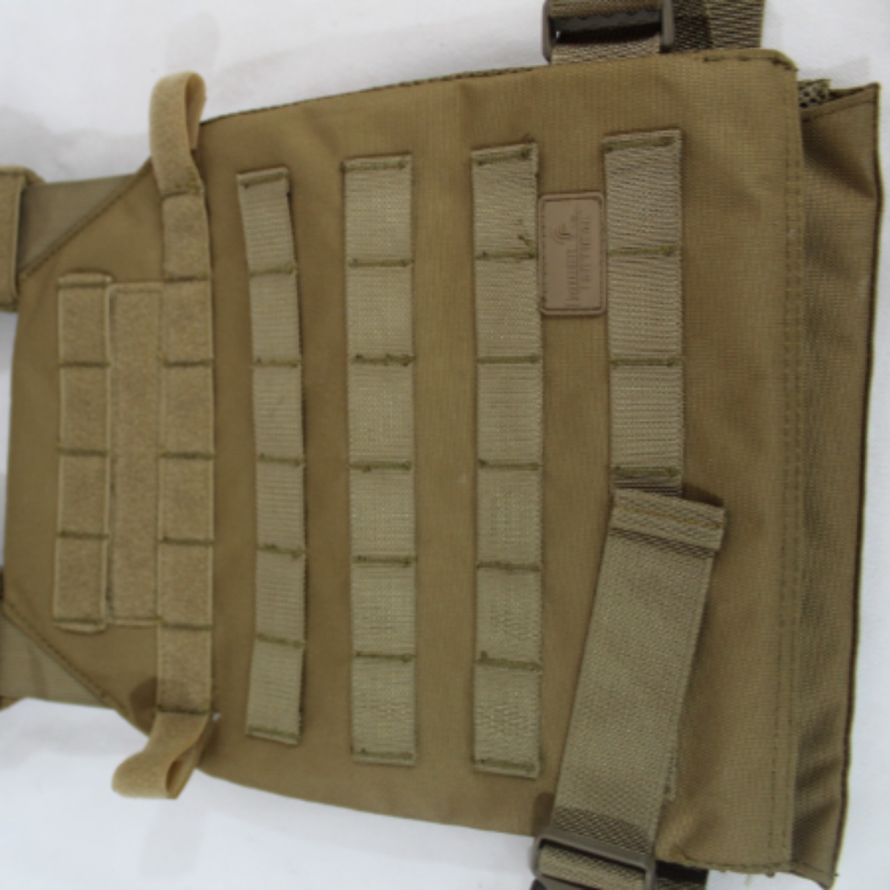 Voir photo 2 de GILET TACTIQUE PORTE PLAQUE GILET TACTIQUE PORTE PLAQUE Très bon état - Vue 2 -